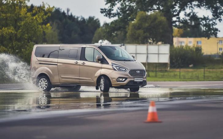 Ford komerciniai automobiliai