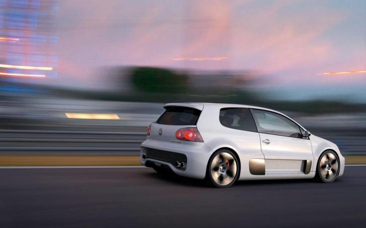 VW Golf GTI W12/Gamintojo nuotrauka