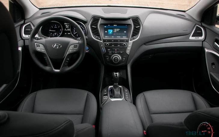 Atnaujintas trečios kartos Hyundai Santa Fe/Vytauto Pilkausko nuotrauka