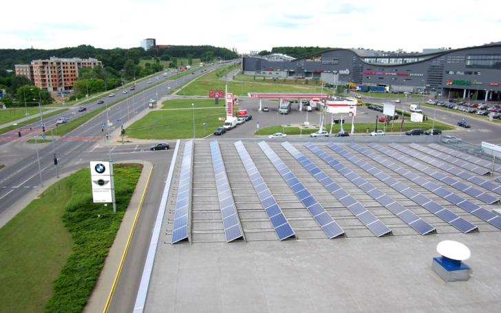 Saulės energijos įkrovimo stotelė elektromobiliams