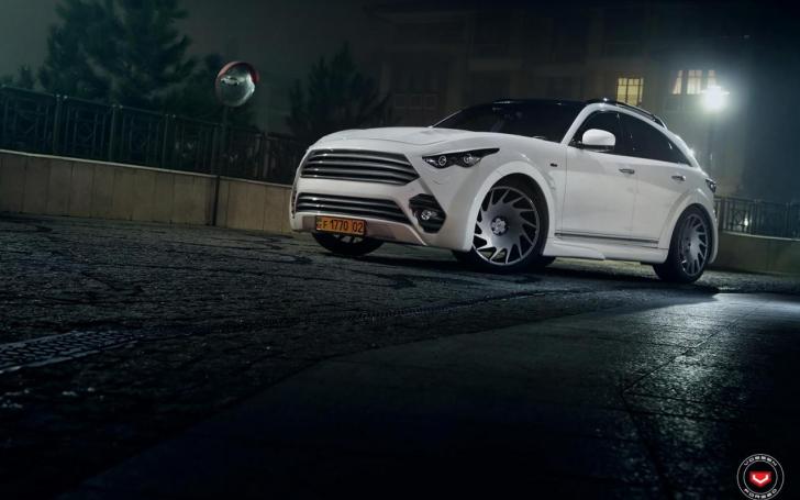 Infiniti QX70