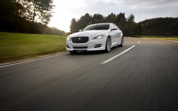 Jaguar XJ Saloon/Gamintojo nuotrauka