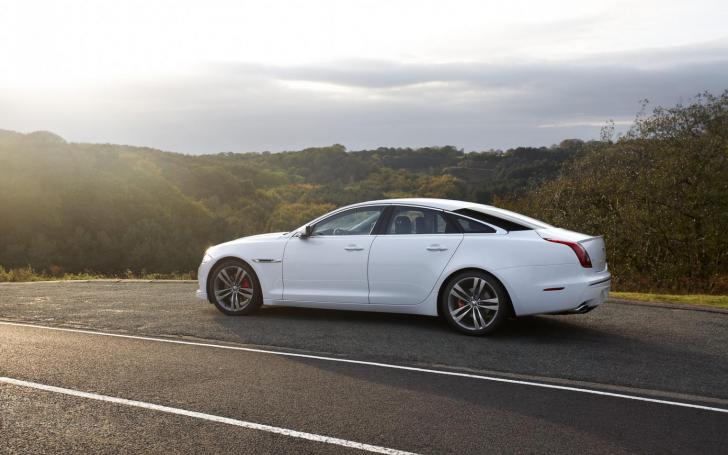 Jaguar XJ Saloon/Gamintojo nuotrauka