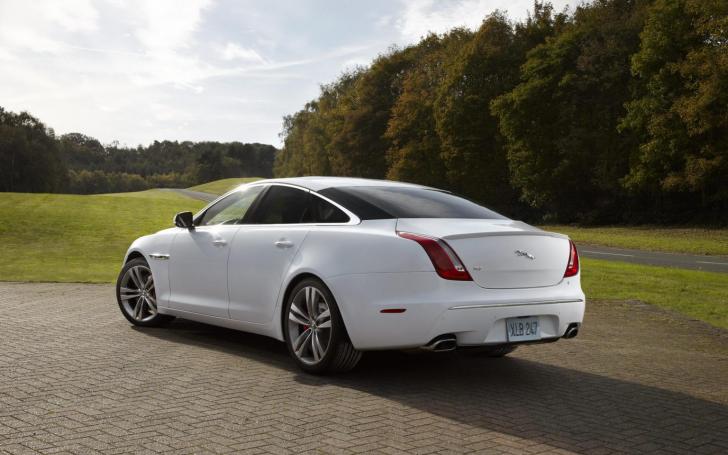Jaguar XJ Saloon/Gamintojo nuotrauka