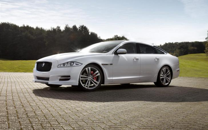 Jaguar XJ Saloon/Gamintojo nuotrauka