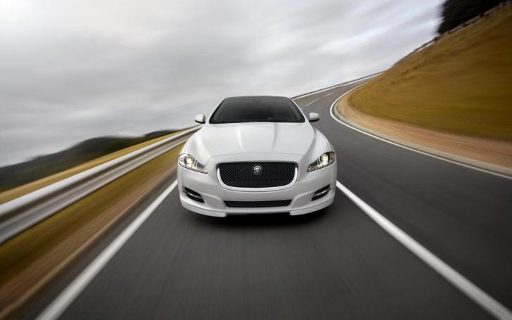 Jaguar XJ Saloon/Gamintojo nuotrauka