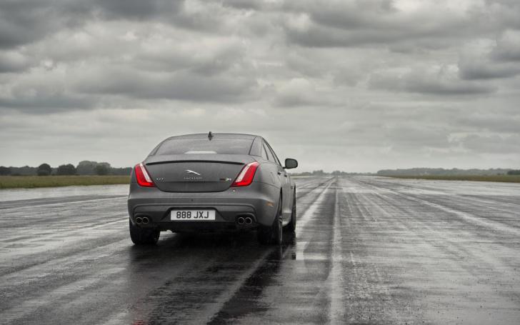Jaguar XJR575