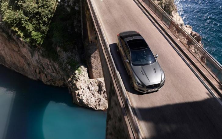 Jaguar XJR575