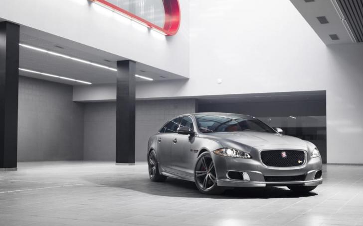 Jaguar XJR Saloon/Gamintojo nuotrauka