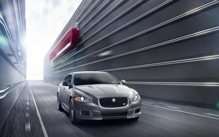 Jaguar XJR Saloon/Gamintojo nuotrauka