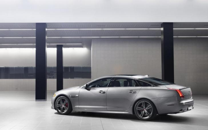 Jaguar XJR Saloon/Gamintojo nuotrauka