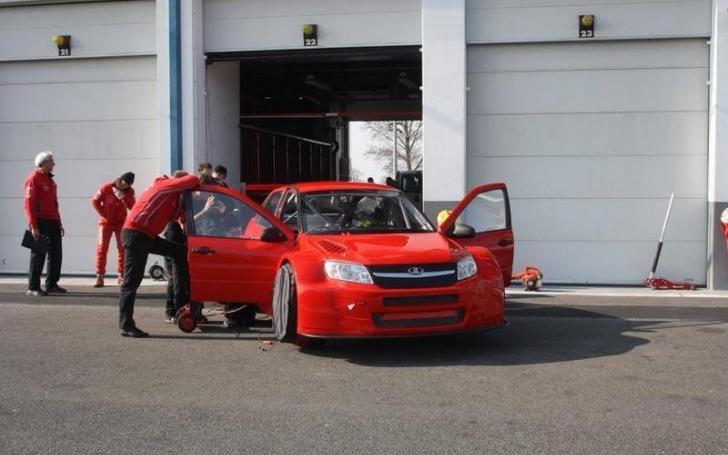 Lada Granta TC1 WTCC/Gamintojo nuotrauka