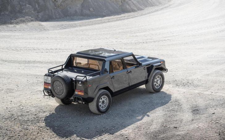 Lamborghini LM002