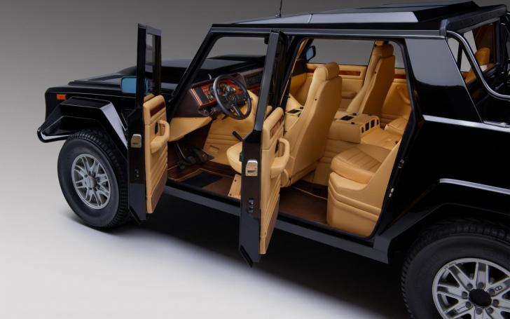 Lamborghini LM002