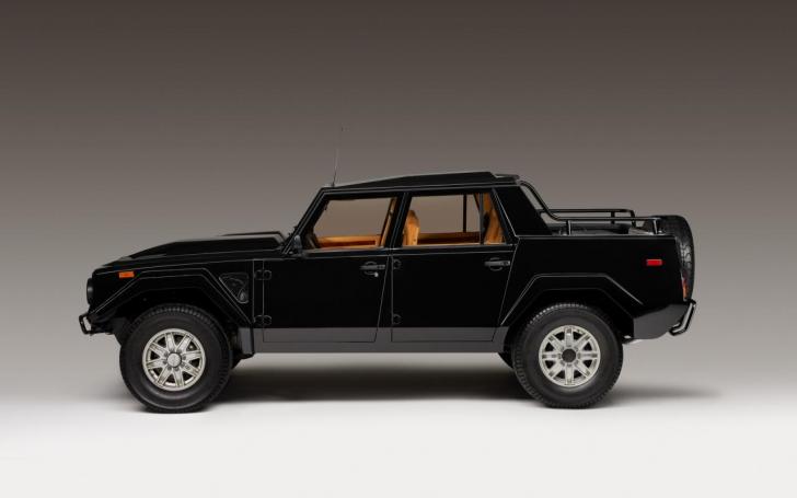 Lamborghini LM002