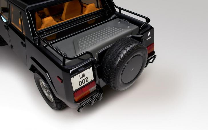 Lamborghini LM002
