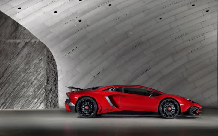 Lamborghini Aventador LP750-4 SV/Gamintojo nuotrauka