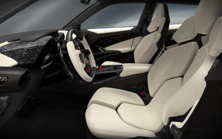 Lamborghini Urus/Gamintojo nuotrauka