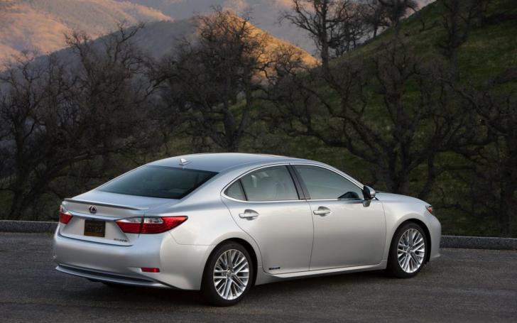 Lexus ES/Gamintojo nuotrauka