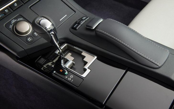 Lexus ES/Gamintojo nuotrauka