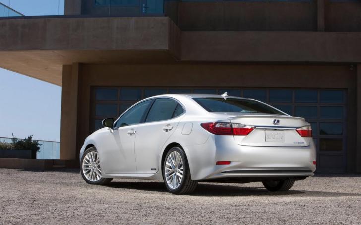 Lexus ES/Gamintojo nuotrauka