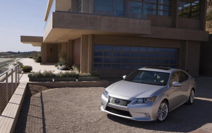 Lexus ES/Gamintojo nuotrauka