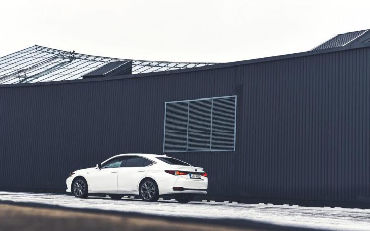 Lexus ES 300h