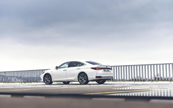 Lexus ES 300h