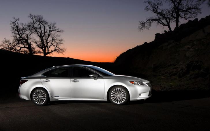 Lexus ES/Gamintojo nuotrauka