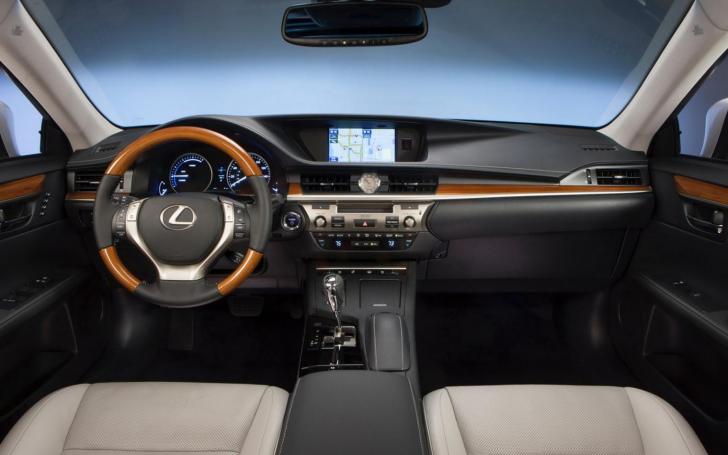 Lexus ES/Gamintojo nuotrauka