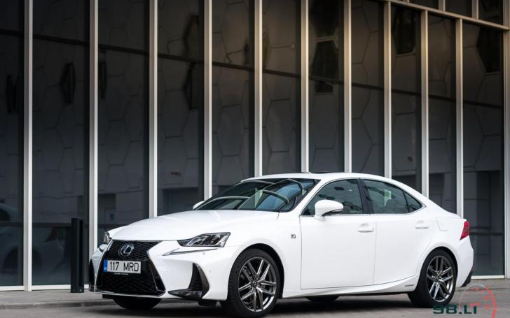 Atnaujintas Lexus IS/vytophoto.com nuotrauka