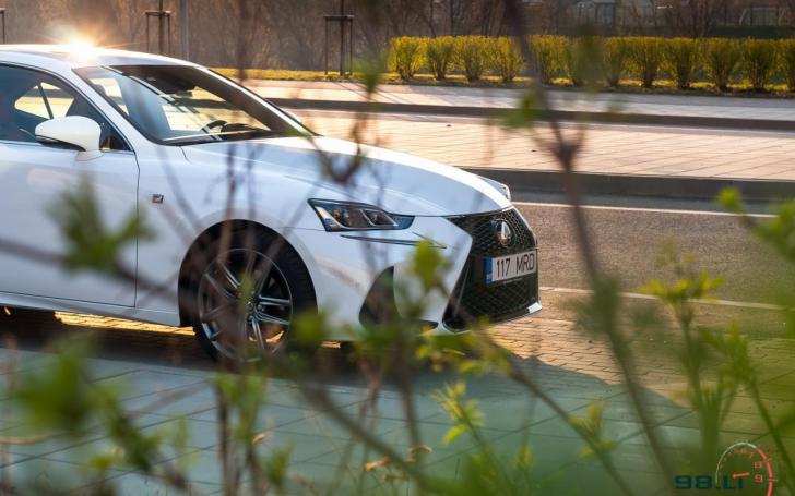 Atnaujintas Lexus IS/vytophoto.com nuotrauka