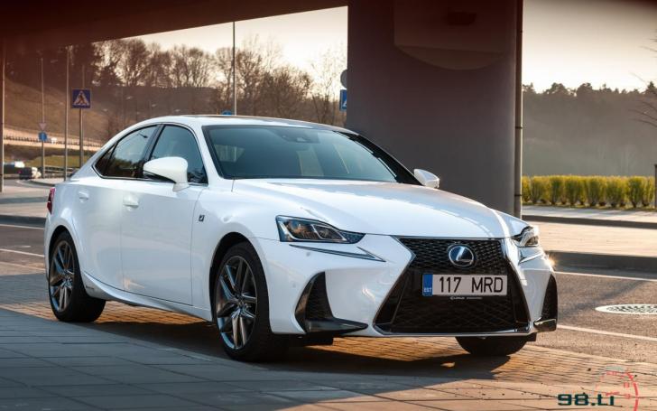 Atnaujintas Lexus IS/vytophoto.com nuotrauka