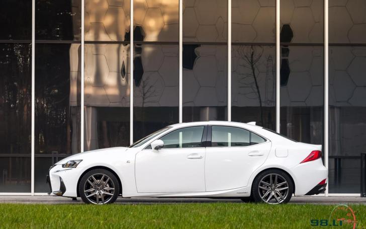 Atnaujintas Lexus IS/vytophoto.com nuotrauka