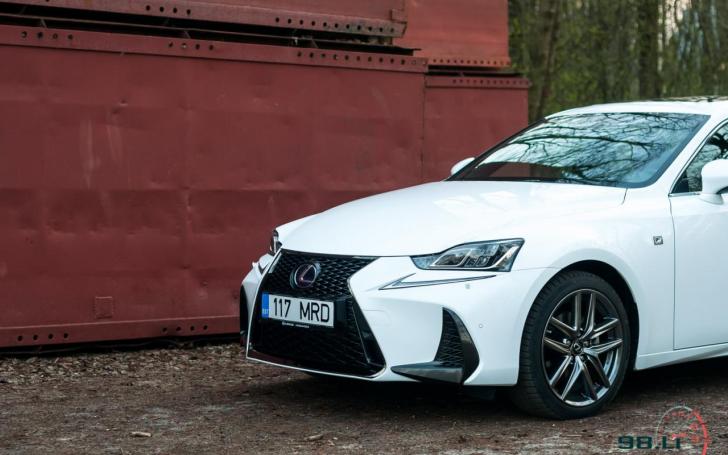 Atnaujintas Lexus IS/vytophoto.com nuotrauka