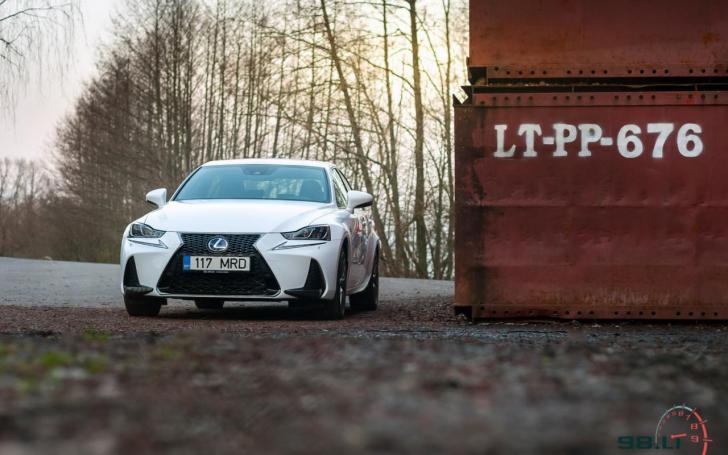 Atnaujintas Lexus IS/vytophoto.com nuotrauka