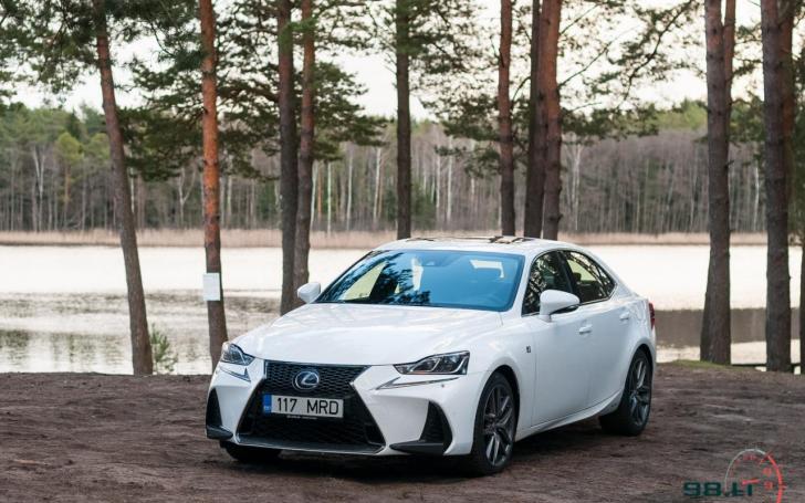 Atnaujintas Lexus IS/vytophoto.com nuotrauka