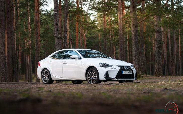 Atnaujintas Lexus IS/vytophoto.com nuotrauka