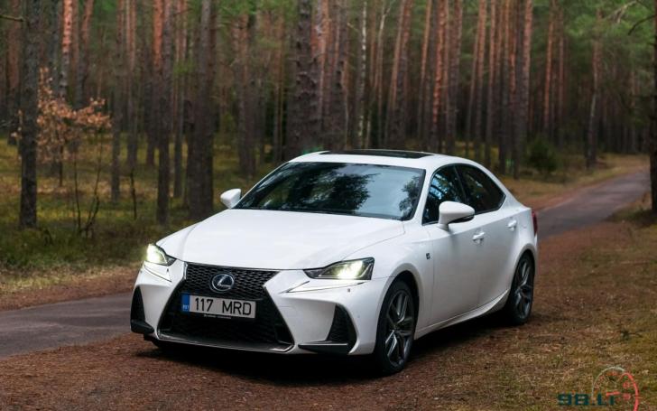 Atnaujintas Lexus IS/vytophoto.com nuotrauka