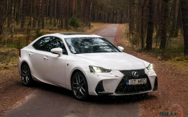 Atnaujintas Lexus IS/vytophoto.com nuotrauka