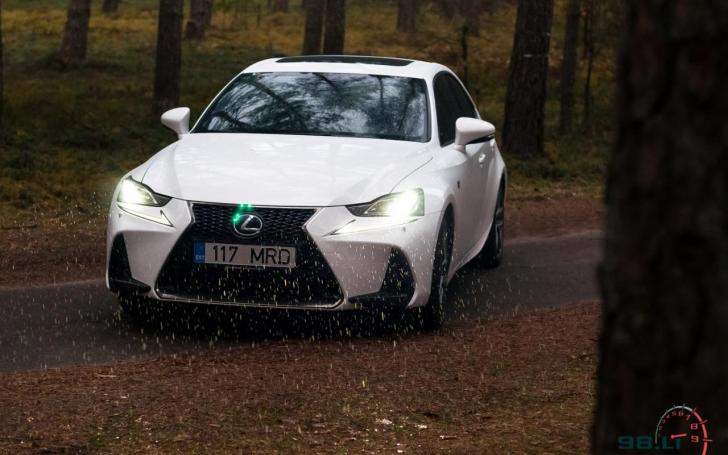 Atnaujintas Lexus IS/vytophoto.com nuotrauka