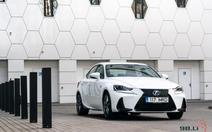 Atnaujintas Lexus IS/vytophoto.com nuotrauka