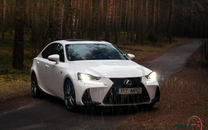 Atnaujintas Lexus IS/vytophoto.com nuotrauka