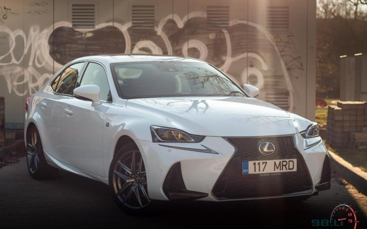 Atnaujintas Lexus IS/vytophoto.com nuotrauka