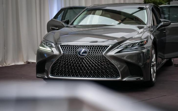 Lexus LS