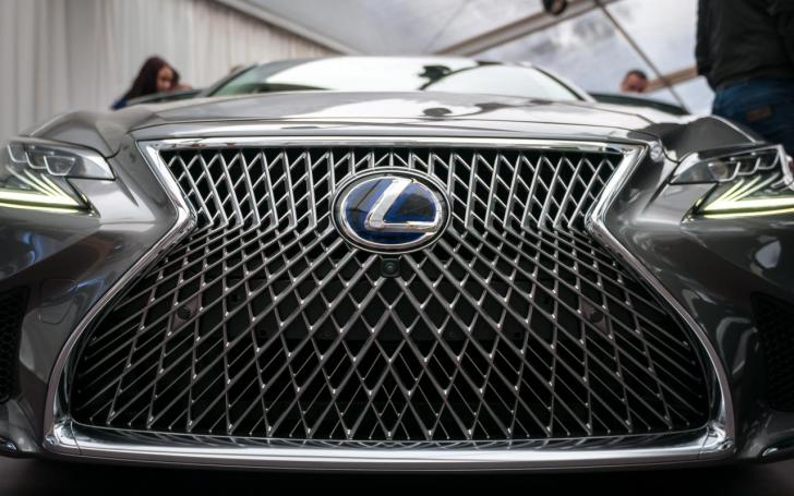 Lexus LS