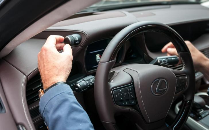 Lexus LS