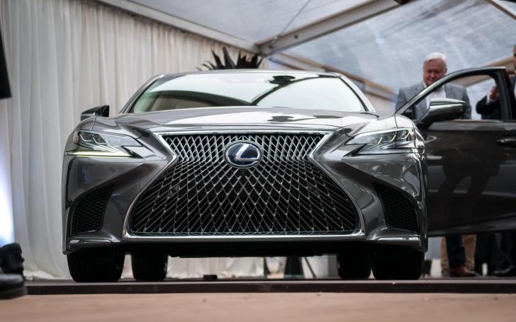 Lexus LS