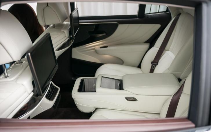 Lexus LS