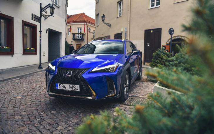 Lexus UX 250h